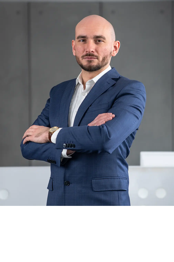 martin_580x873.png